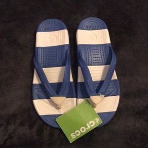 Crocs flip flops size 9 blue and white